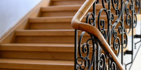 Pintar Fachadas y Patios de Luces de Comunidades Vecinos / Propietarios Cabrils · Pintado de Pasillos, Escaleras y Zonas de Tránsito