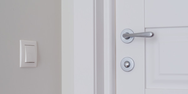 Pintar Fachadas y Patios de Luces de Comunidades Vecinos / Propietarios Cabrils · Pintura para Pintado de Puertas Privadas de Vecinos