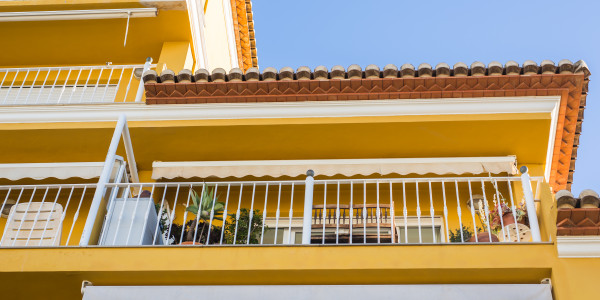 Trabajos Verticales en Fachadas de Edificios / Viviendas Cabrils · Restauración de Fachadas