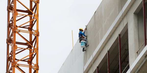 Trabajos Verticales en Fachadas de Edificios / Viviendas Cabrils · Pintar Edificios de Construcción de Obra Nueva